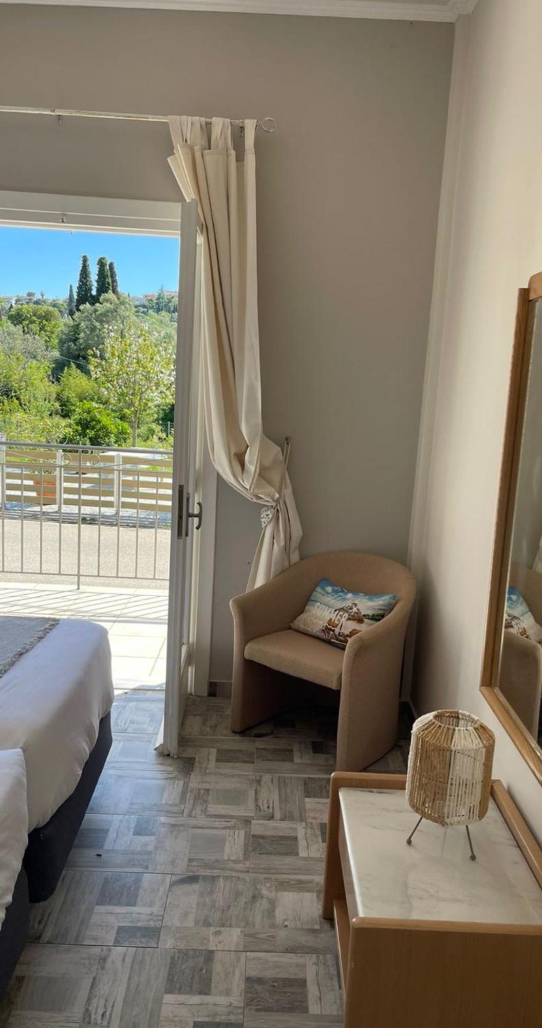 Georgia'S Apartments, Ipsos Corfu Kültér fotó