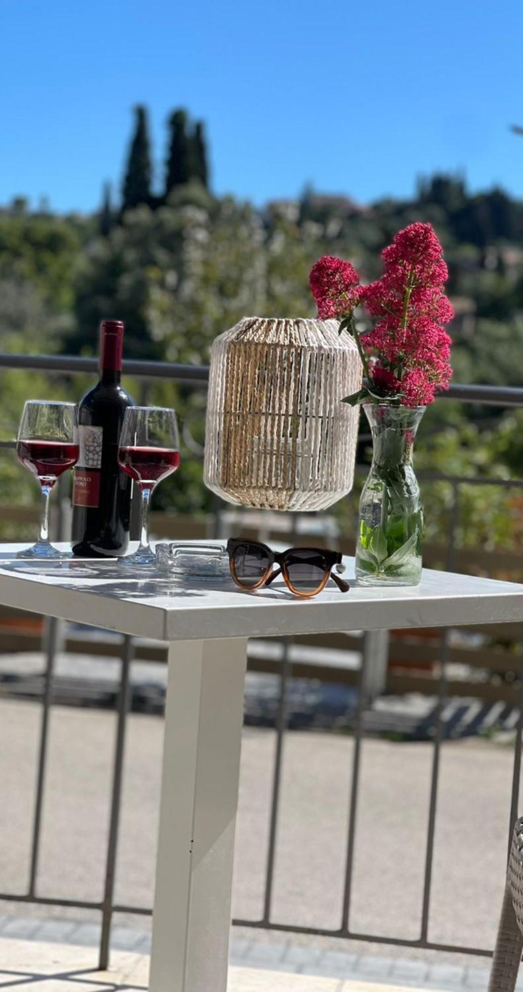 Georgia'S Apartments, Ipsos Corfu Kültér fotó