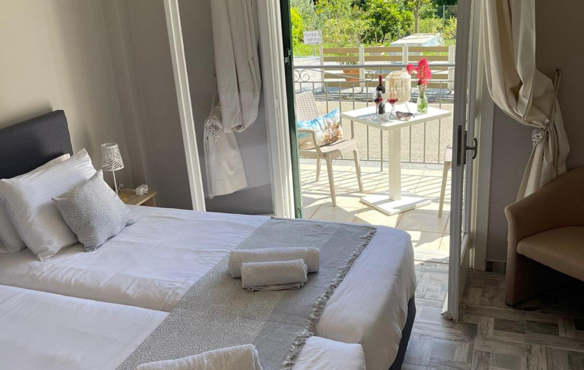 Georgia'S Apartments, Ipsos Corfu Kültér fotó