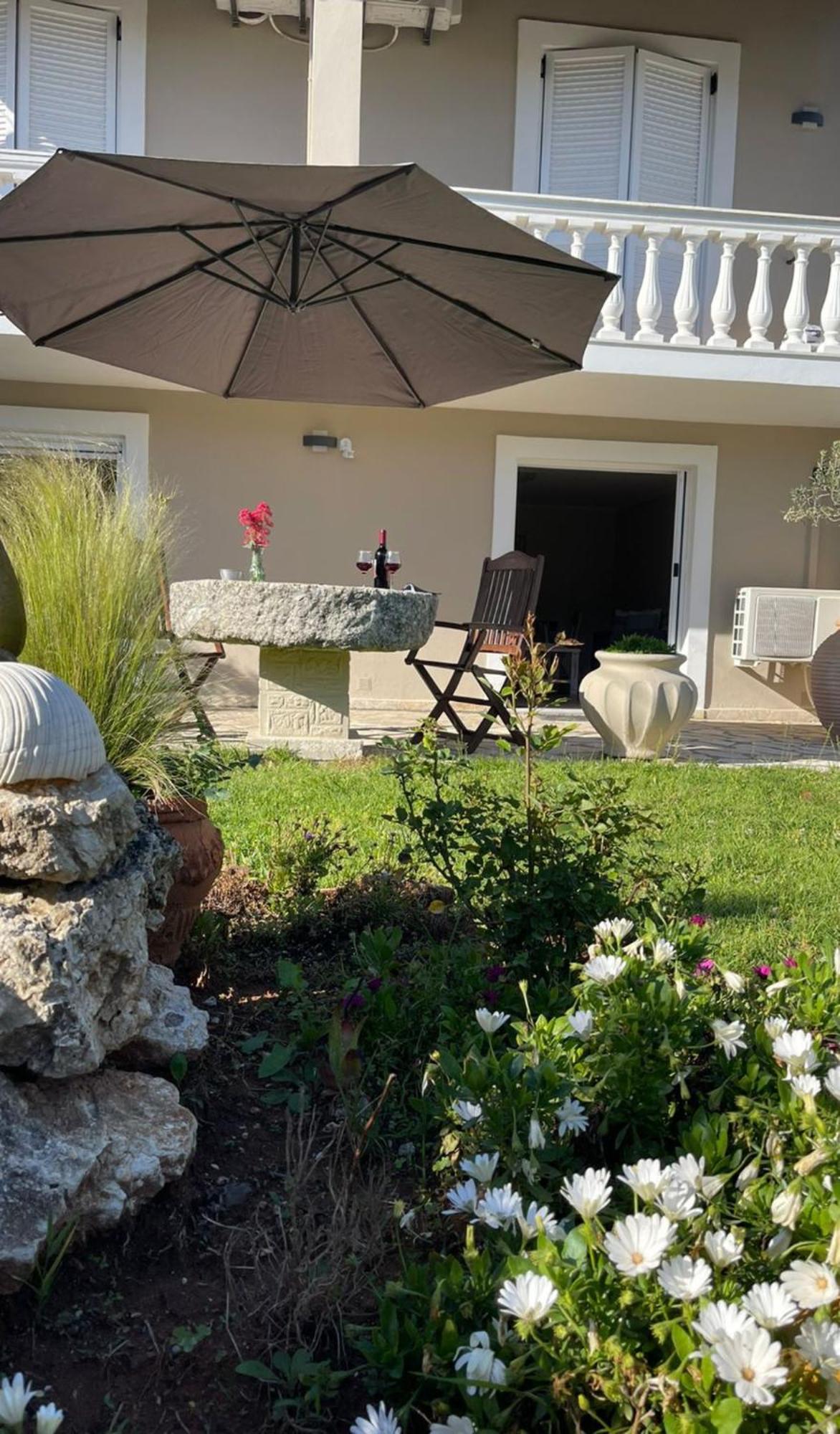Georgia'S Apartments, Ipsos Corfu Kültér fotó