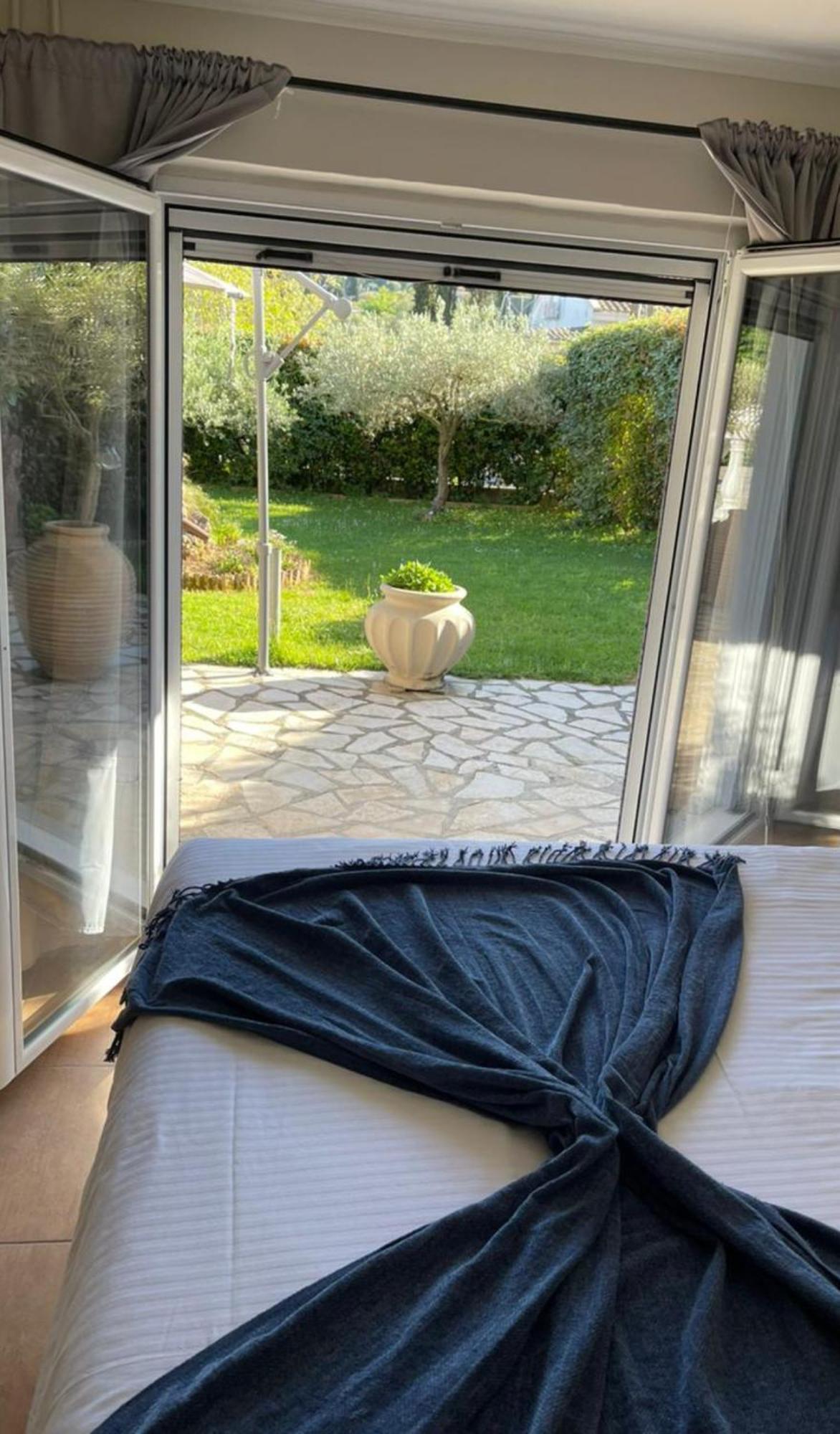 Georgia'S Apartments, Ipsos Corfu Kültér fotó