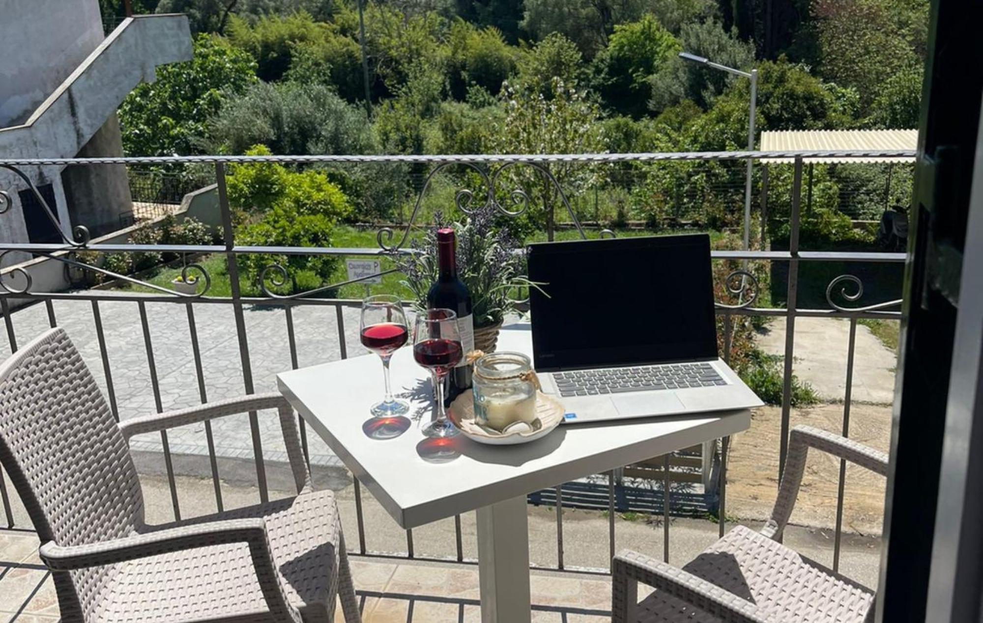 Georgia'S Apartments, Ipsos Corfu Kültér fotó